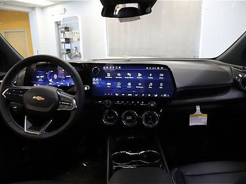 New 2025 Chevrolet Blazer EV LT image 10