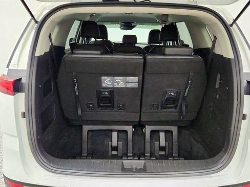 Used 2024 Kia Carnival LX FWD image 21
