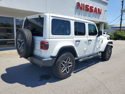 Used 2024 Jeep Wrangler Unlimited Sahara w/ Technology Group AWD/4WD image 7