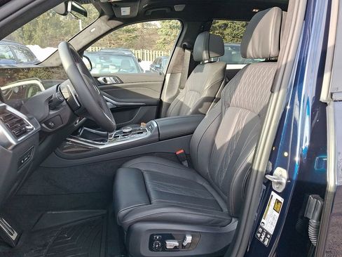 Used 2025 BMW X7 M60i w/ Climate Comfort Package image 10