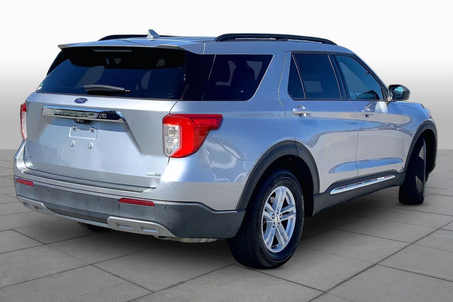 Used 2020 Ford Explorer XLT w/ Equipment Group 202A AWD/4WD image 12