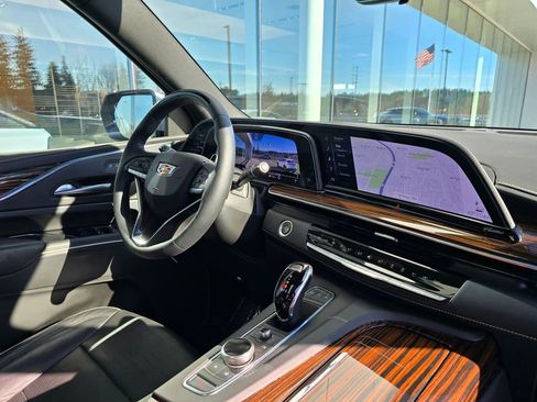 Used 2023 Cadillac Escalade Premium Luxury w/ Performance Package image 12