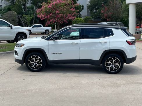 Used 2025 Jeep Compass Limited AWD/4WD image 3