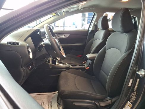 Used 2023 Kia Forte LXS w/ LXS Technology Package FWD image 12