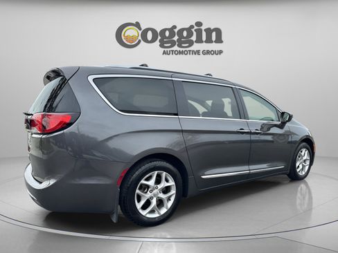 Used 2019 Chrysler Pacifica Touring-L Plus w/ Tire & Wheel Group image 6