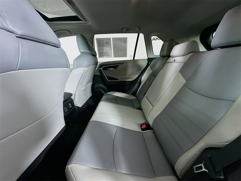 Used 2021 Toyota RAV4 XLE Premium image 27