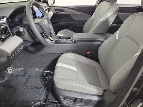 Used 2026 Toyota Camry SE FWD image 19