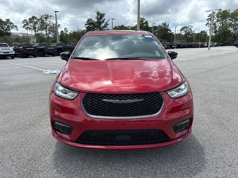 New 2026 Chrysler Pacifica Select image 8