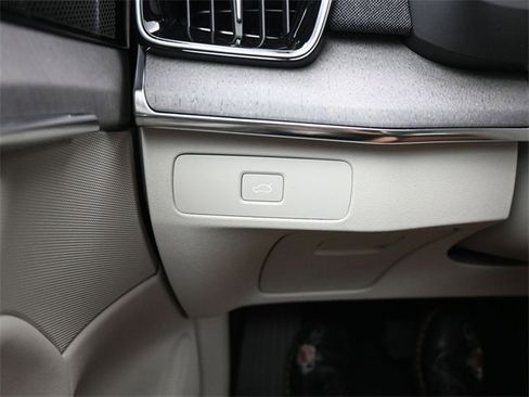 New 2026 Volvo XC90 B6 Ultra image 27