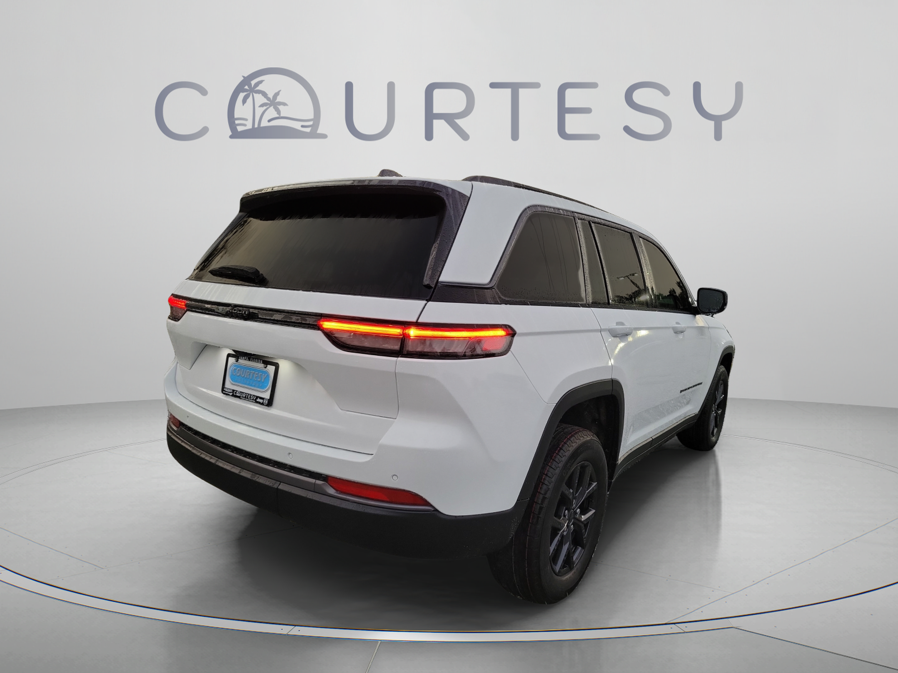 New 2027 Jeep Grand Cherokee Altitude RWD image 3