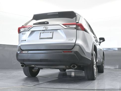 Used 2022 Toyota RAV4 XLE w/ Convenience Package FWD image 57