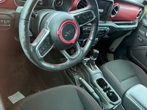 Used 2022 Jeep Wrangler Unlimited Rubicon w/ Cold Weather Group AWD/4WD image 13