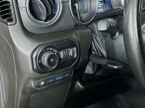 Used 2022 Jeep Wrangler Unlimited Sahara w/ Cold Weather Group AWD/4WD image 16
