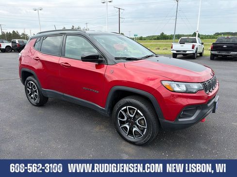 Used 2025 Jeep Compass Trailhawk AWD/4WD image 7