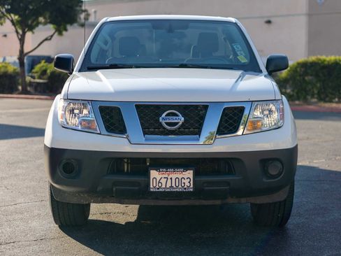 Used 2021 Nissan Frontier S image 2