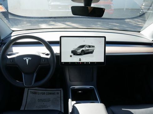 Used 2025 Tesla Model Y Long Range image 7