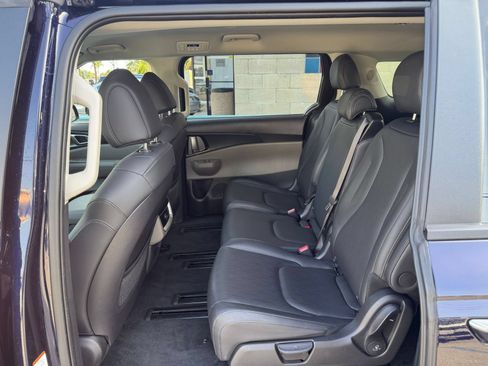 Used 2026 Kia Carnival FWD image 23