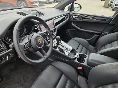 Used 2026 Porsche Macan image 4