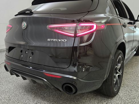 Used 2024 Alfa Romeo Stelvio Veloce AWD/4WD image 31