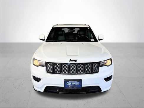 Used 2017 Jeep Grand Cherokee Altitude AWD/4WD image 3