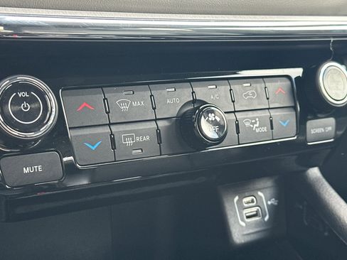 Used 2022 Jeep Compass Limited w/ Elite Group image 17