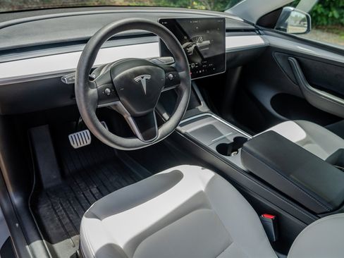 Used 2024 Tesla Model Y Performance AWD/4WD image 14