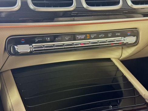 Used 2020 Mercedes-Benz GLE 350 w/ Premium Package image 17