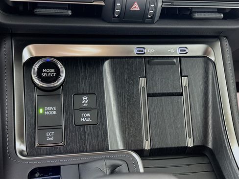 Used 2026 Lexus GX 550 w/ Accessory Package (2T) AWD/4WD image 15