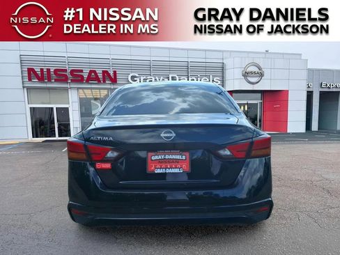 Used 2024 Nissan Altima 2.5 S FWD image 6