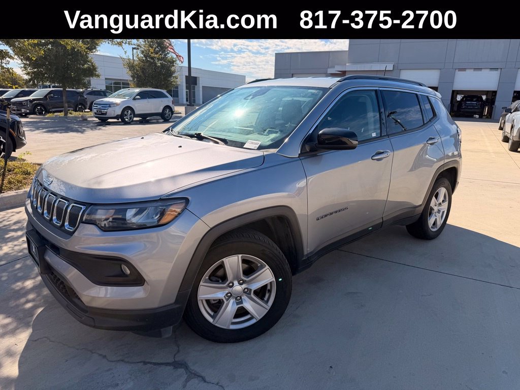 Used 2022 Jeep Compass Latitude w/ Convenience Group AWD/4WD image 1