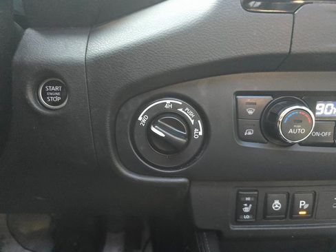 Used 2022 Nissan Frontier PRO-4X w/ Pro-4X Premium Package image 18