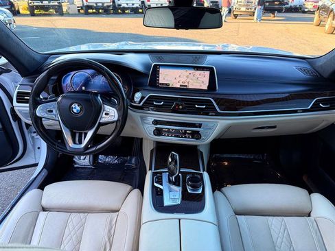 Used 2018 BMW 750i image 31