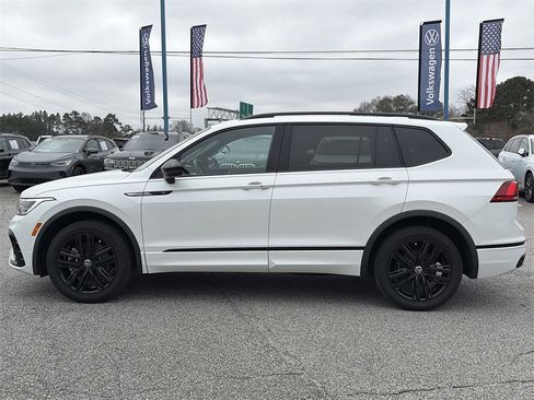 Used 2022 Volkswagen Tiguan SE R-Line image 25