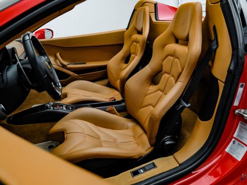 Used 2013 Ferrari 458 Spider image 47