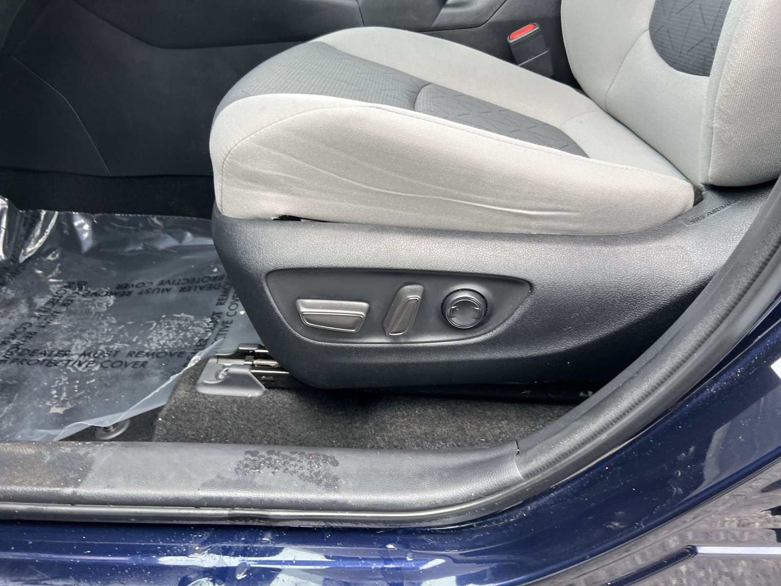Used 2021 Toyota RAV4 XLE AWD/4WD image 14
