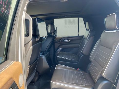 Used 2026 GMC Yukon Denali Ultimate w/ LPO, Floor Liner Package AWD/4WD image 10