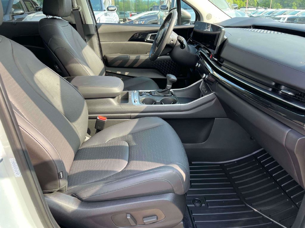 Certified 2026 Kia Carnival SX Prestige FWD image 12