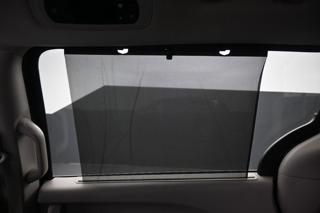 Used 2024 Chrysler Pacifica Touring-L FWD image 36