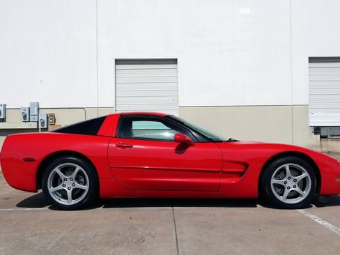 Used 2004 Chevrolet Corvette Coupe w/ Preferred Equipment Group RWD image 15