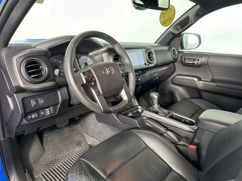 Used 2021 Toyota Tacoma TRD Sport w/ TRD Premium Sport Package AWD/4WD image 12