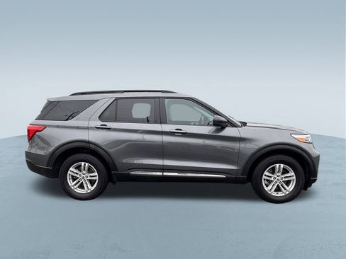 Used 2022 Ford Explorer XLT image 9