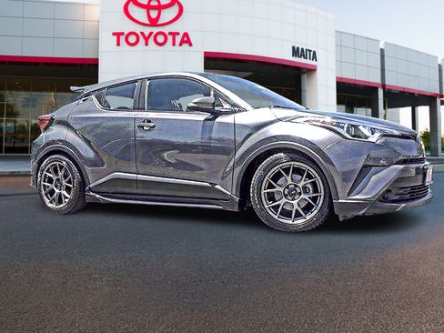 Used 2019 Toyota C-HR XLE FWD image 4