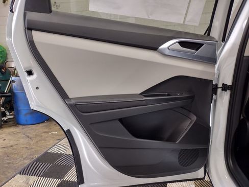 New 2025 Volkswagen Taos SE image 33