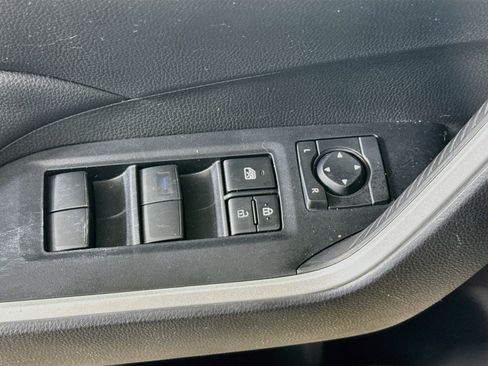Used 2021 Toyota RAV4 XLE AWD/4WD image 20
