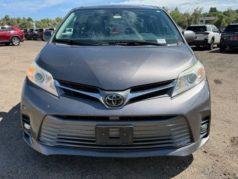 Used 2019 Toyota Sienna XLE Premium w/ Protection Package FWD image 9