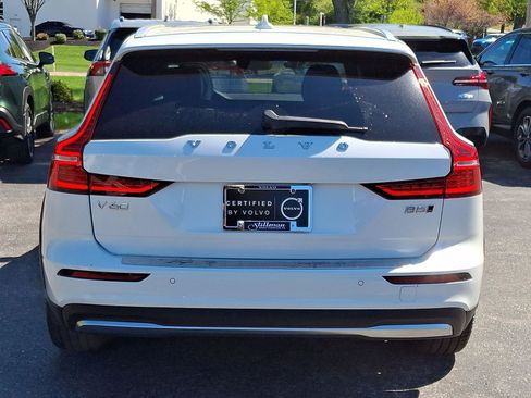 Certified 2024 Volvo V60 B5 Cross Country Ultimate w/ Protection Package Premier AWD/4WD image 5