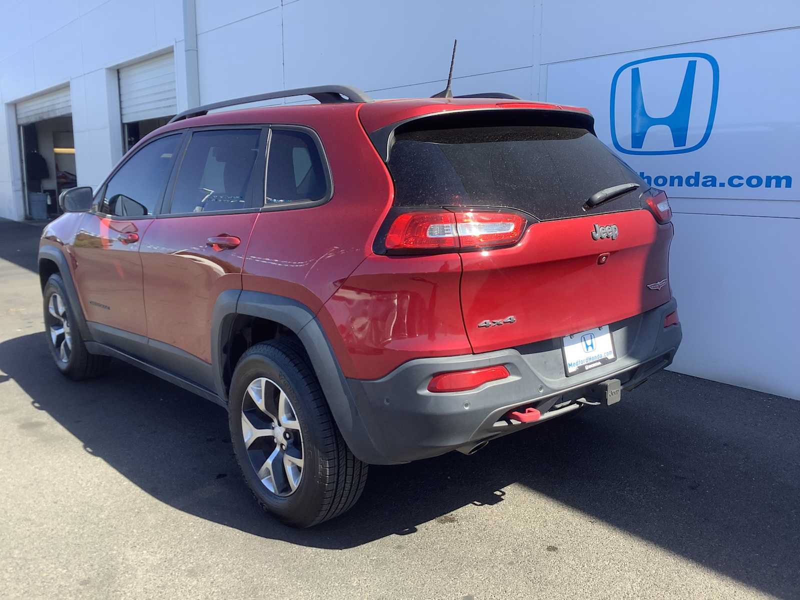 Used 2017 Jeep Cherokee Trailhawk AWD/4WD image 4