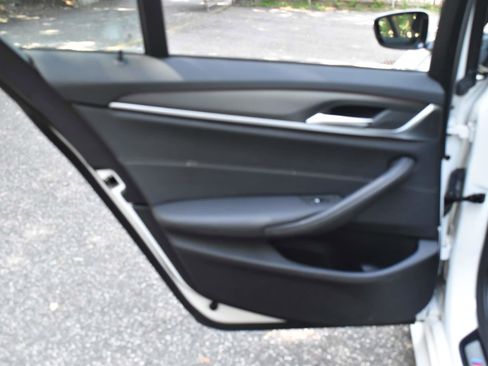 Used 2022 BMW 530i xDrive w/ M Sport Package image 26