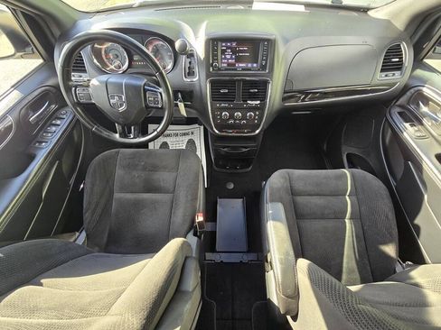 Used 2019 Dodge Grand Caravan SE FWD image 19