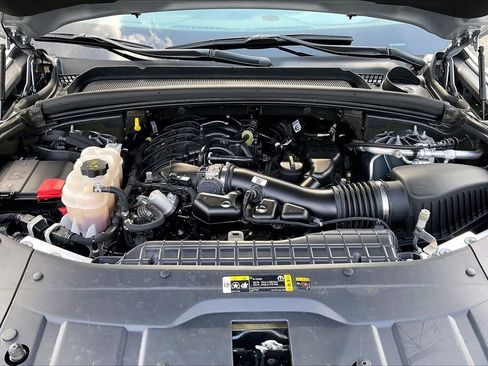 Certified 2025 Jeep Grand Cherokee Altitude image 37